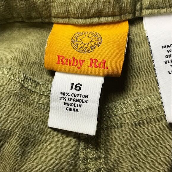 Ruby Rd. Zip Front Cargo Capris Size 16 - Picture 6 of 7